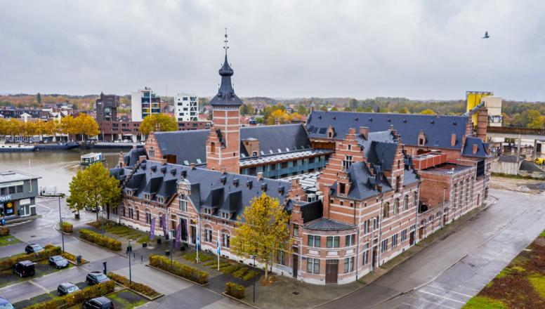 Van der Valk Hotel Mechelen exterior with canal view